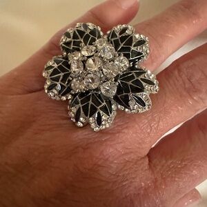Elegant Silver and Black Floral Ring
